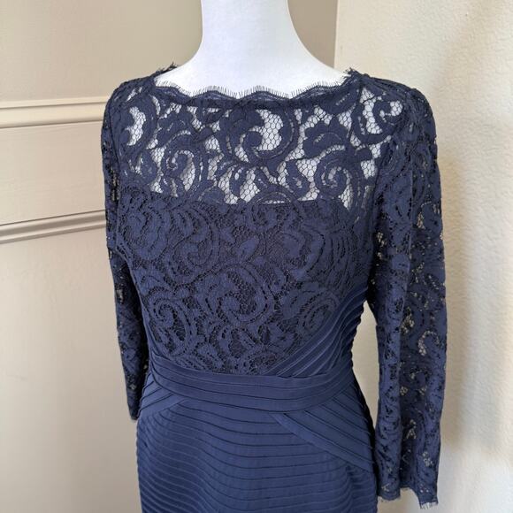 Adrianna Papell Navy Lace and Jersey Pleated Sheath Dress Sz 8 Cocktail Elegant - Picture 2 of 8